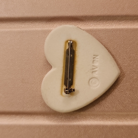 Vintage AVON Heart Floral Brooch/Pin - Picture 2 of 3